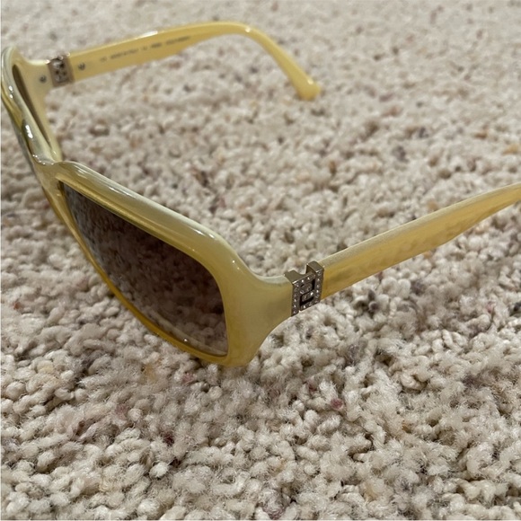 New without tags Fendi Women's Yellow Sunglasses - Picture 5 of 5